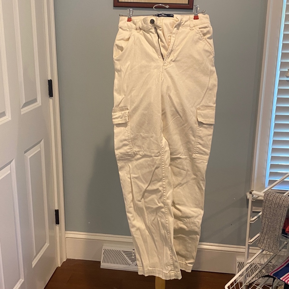Hollister Ultra High-Rise Dad Pants in Cream USA size 2-3